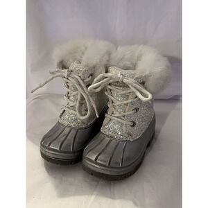 Magellan Outdoors Duck Boots Girls Size 7 Silver w/ Fur‎ Trim Winter Snow